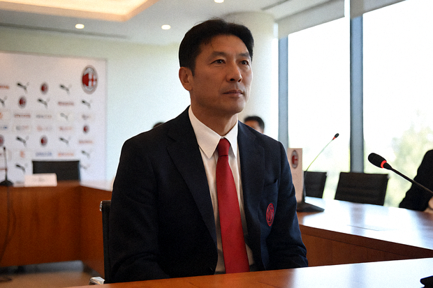 体育资讯编辑现场整理AC米兰赛事新闻与战报内容